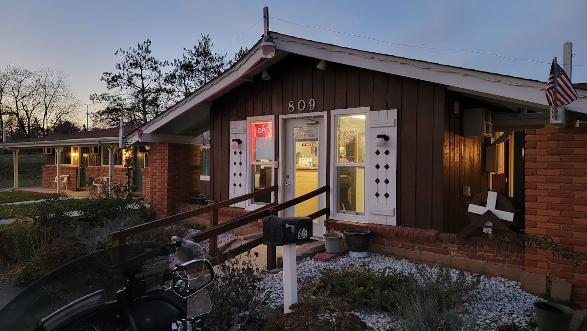 Spinning Wheel Motel photo 2
