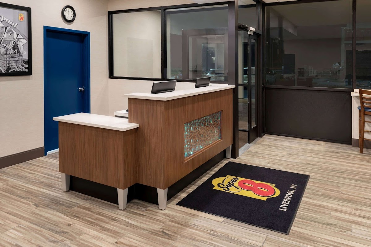 Super 8 by Wyndham Liverpool/Syracuse North Airport photo 3
