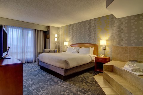 Courtyard by Marriott Tysons McLean photo 2