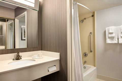 Courtyard by Marriott Tysons McLean photo 3