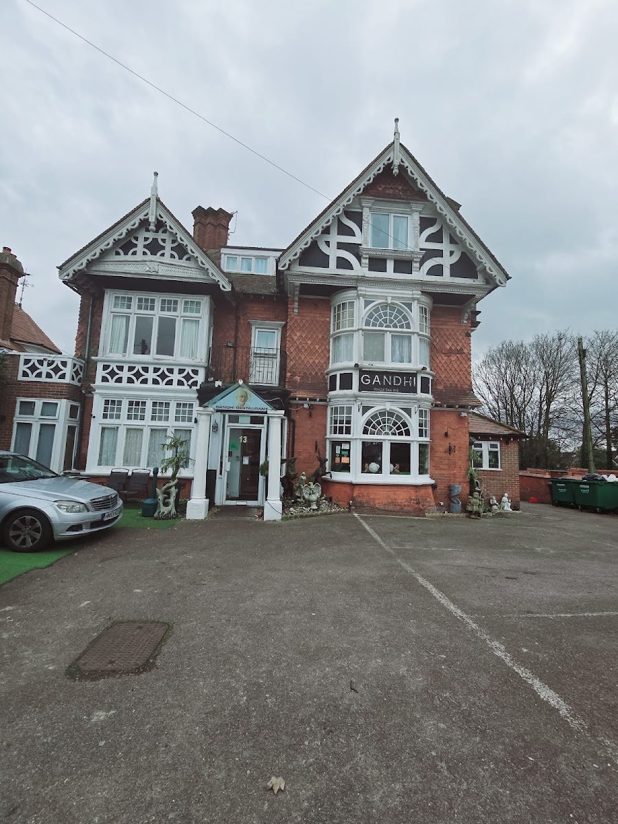 Kingswood Hotel & Gandhi Restaurant