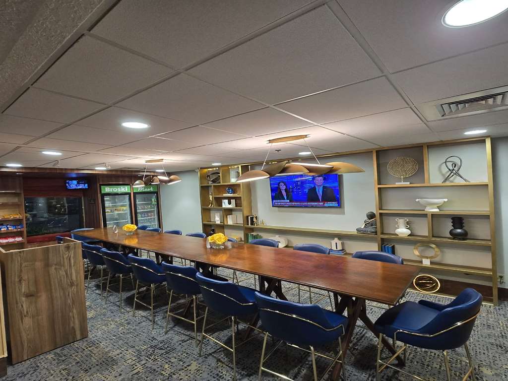 Best Western Plus Universal Inn photo 2