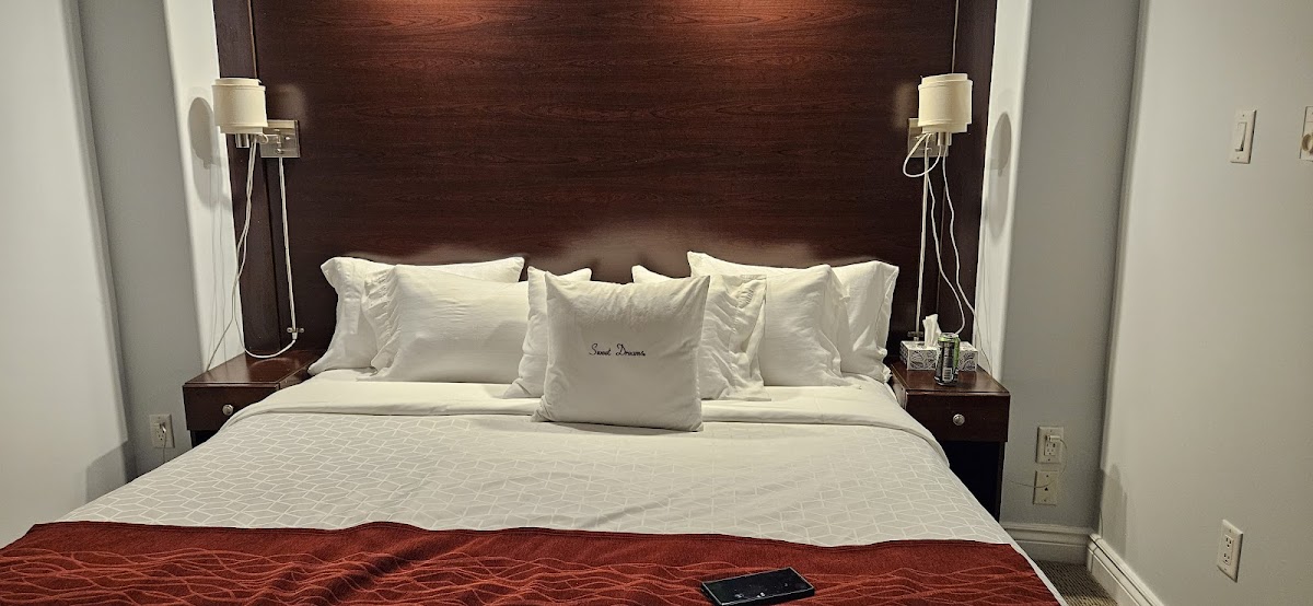 Bayside Inn & Waterfront Suites