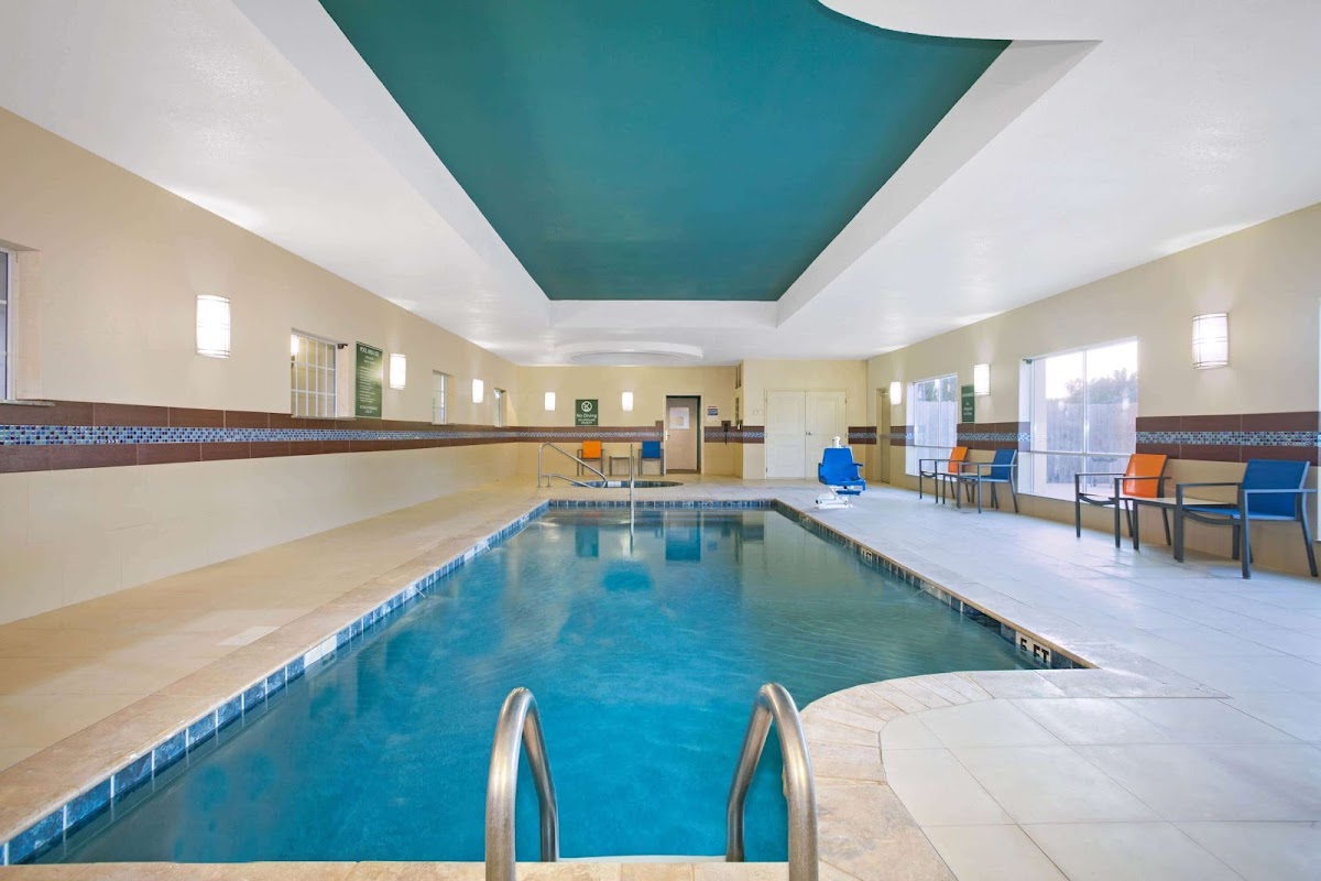 La Quinta Inn & Suites by Wyndham Pearsall photo 3
