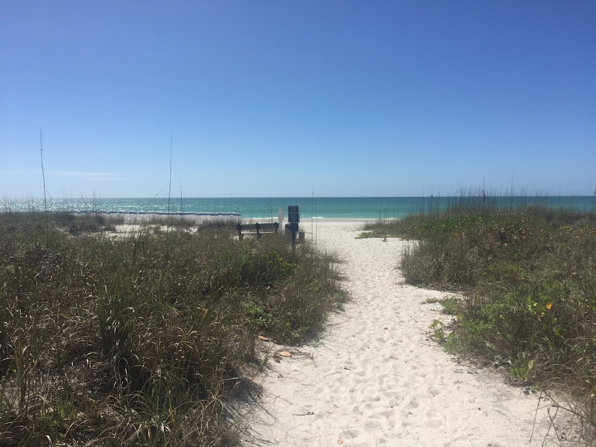 Wicker Inn Beach Resort photo 3