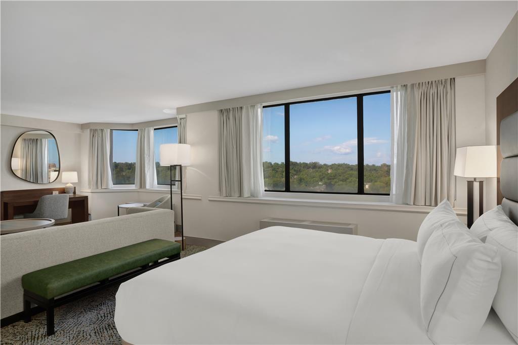 Hilton Arlington National Landing photo 2