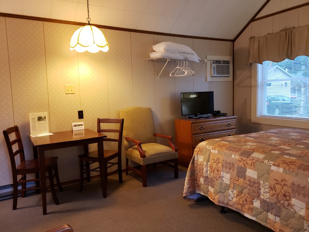 Kennebunk Gallery Motel & Cottages