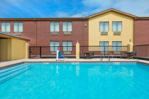 Super 8 by Wyndham Bay City