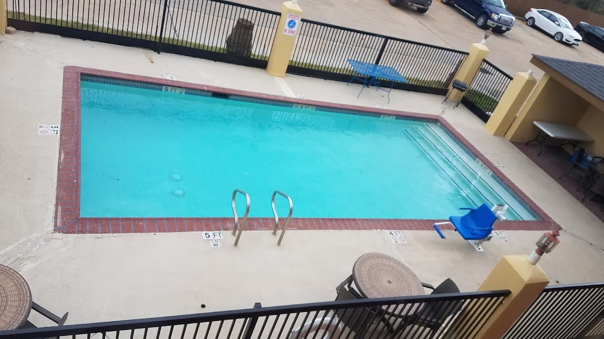 Super 8 by Wyndham Bay City photo 3