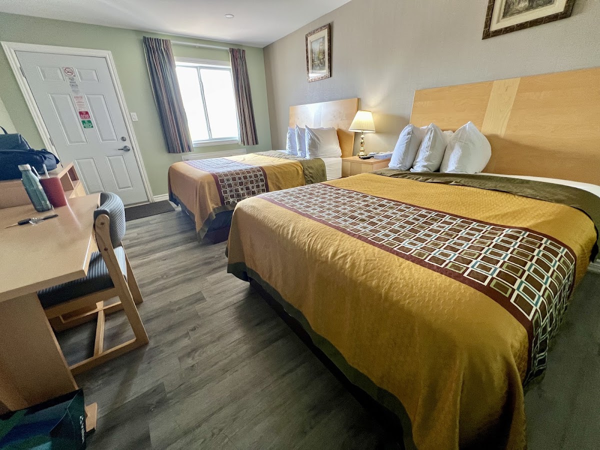 Perth Plaza Inn and Suites photo 2
