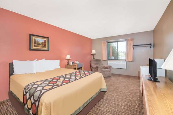 Super 8 by Wyndham Warroad photo 2