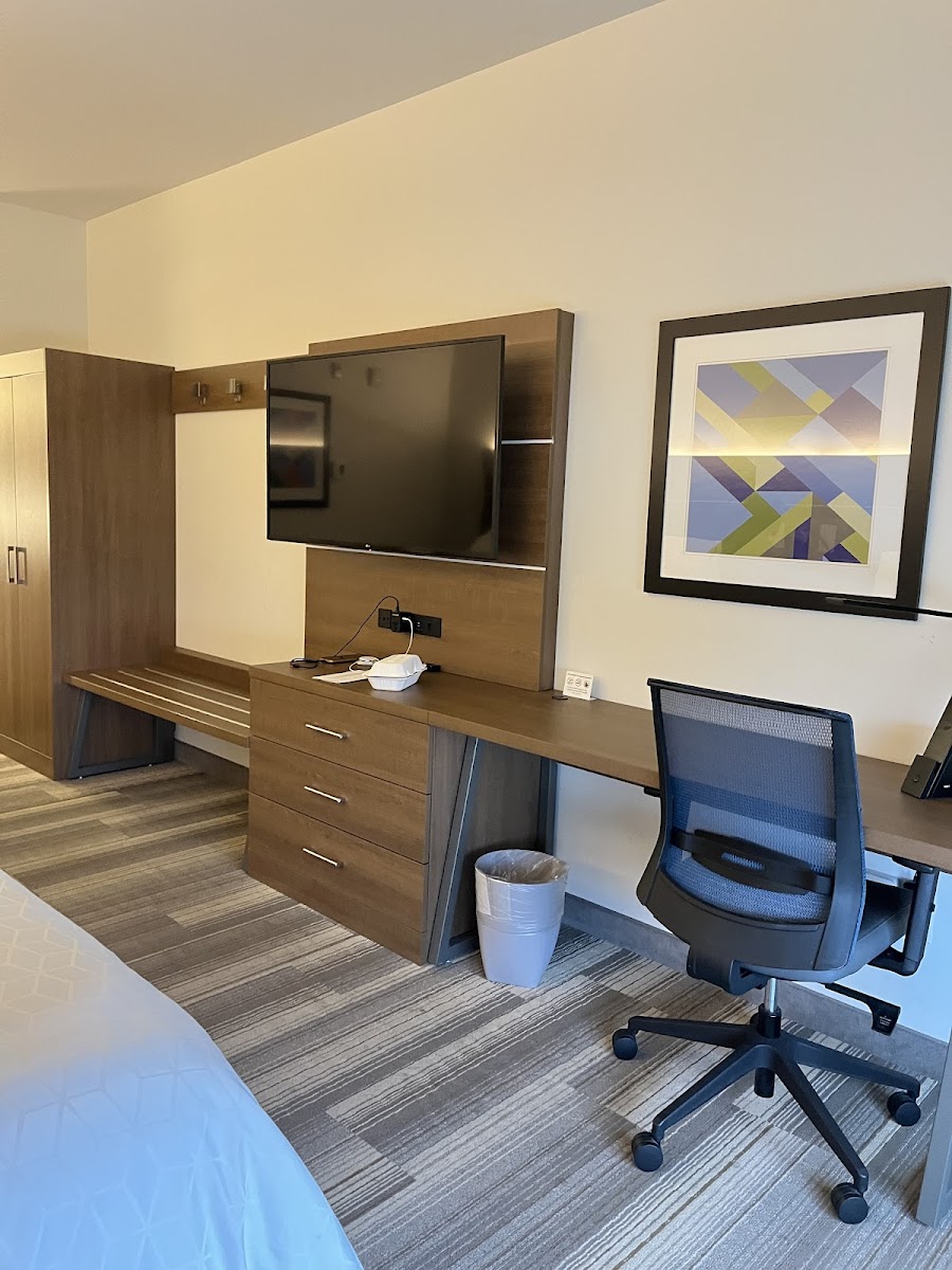 Holiday Inn Express & Suites Edmonton SW – Windermere, an IHG Hotel photo 3