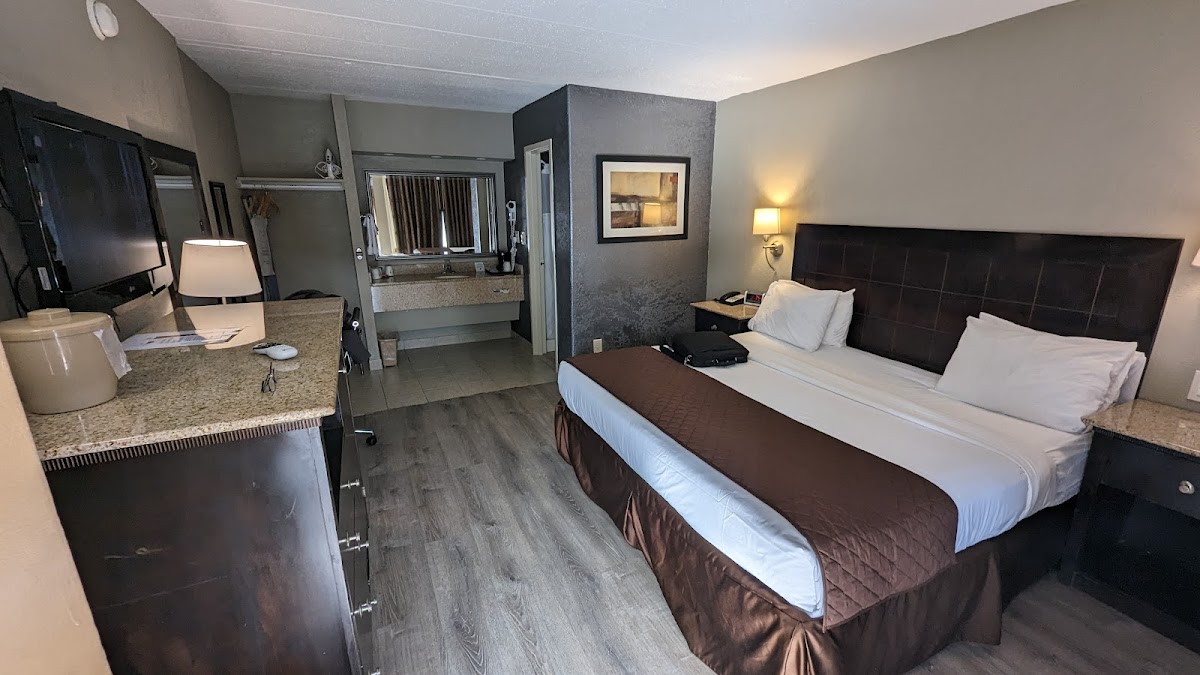 Ramada by Wyndham Rockville Centre photo 2