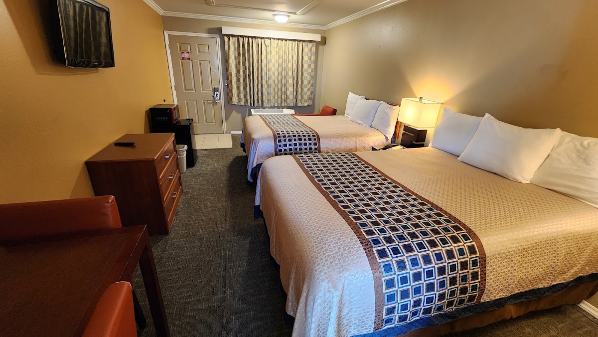 Welcome Everett Inn photo 2