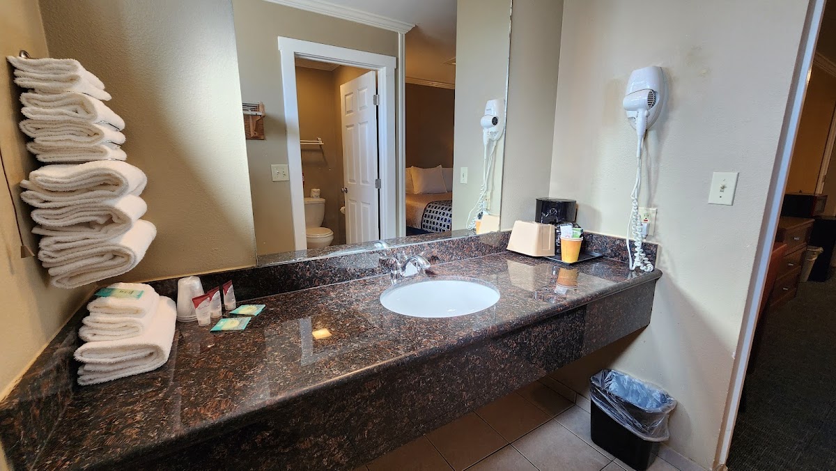 Welcome Everett Inn photo 3