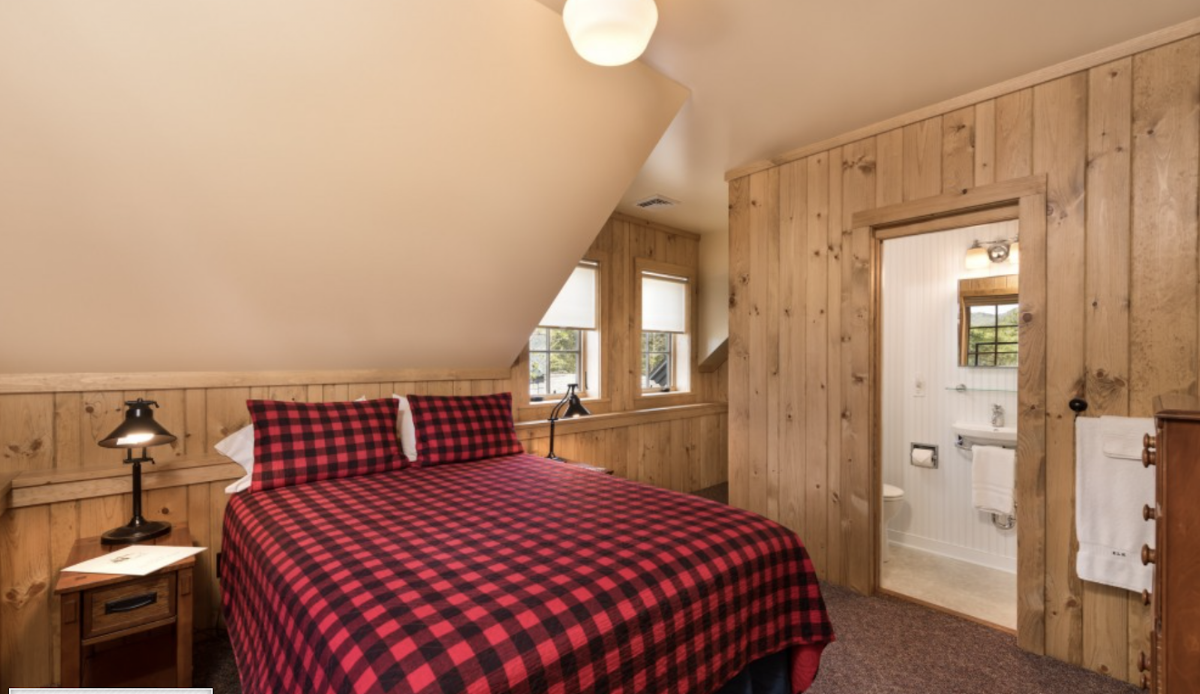Elk Lake Lodge photo 2
