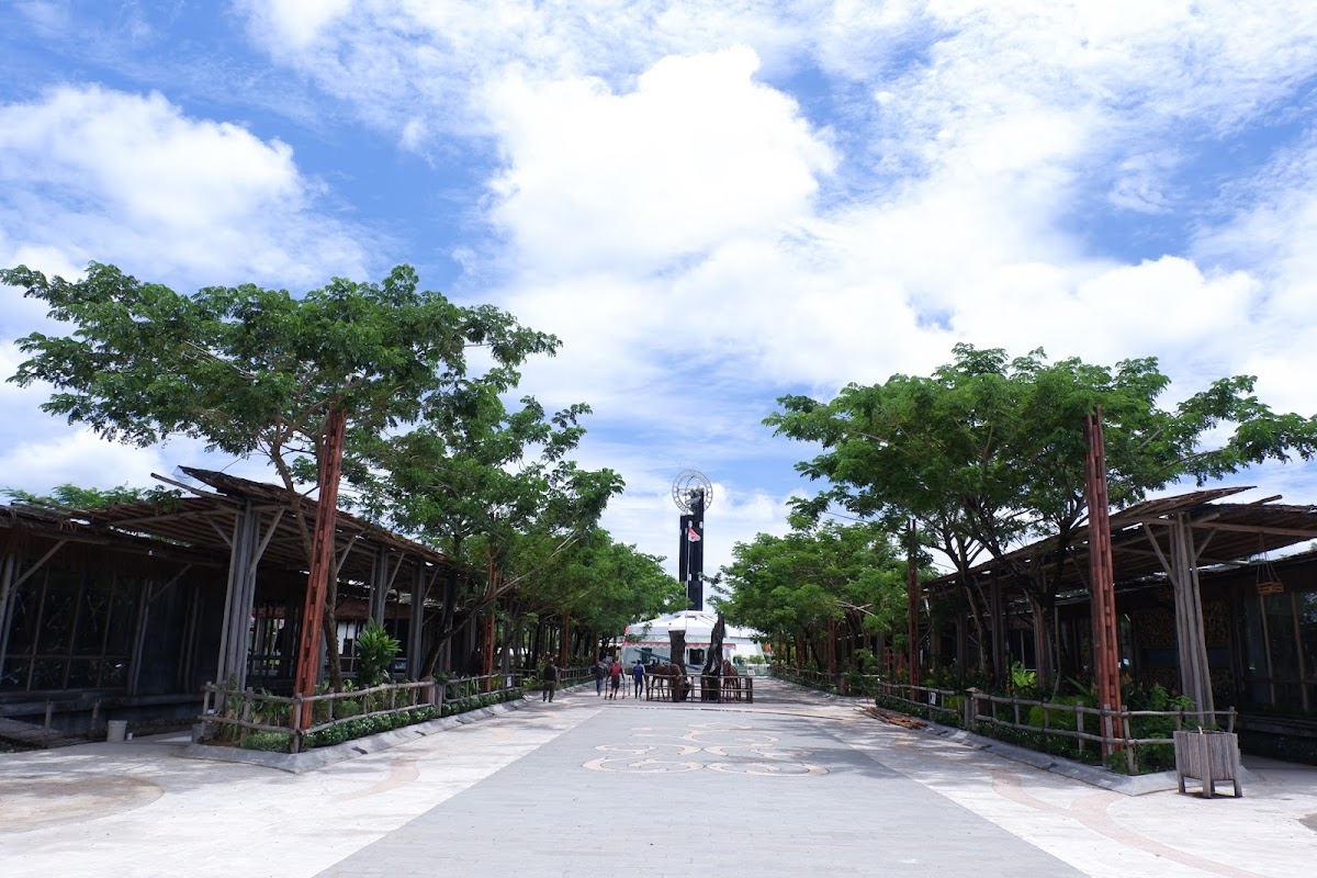 Khatulistiwa Park