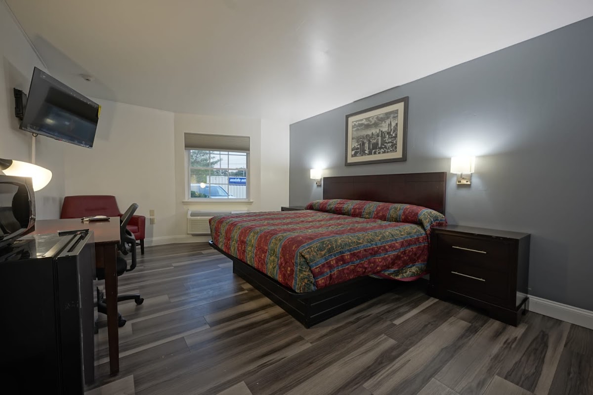 Greenwoods Inn & Suites photo 2