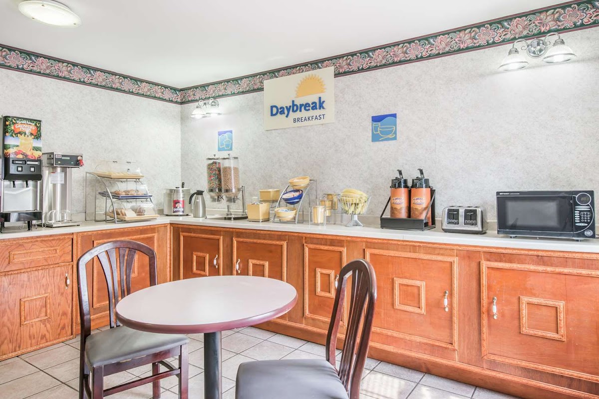 Greenwoods Inn & Suites photo 3