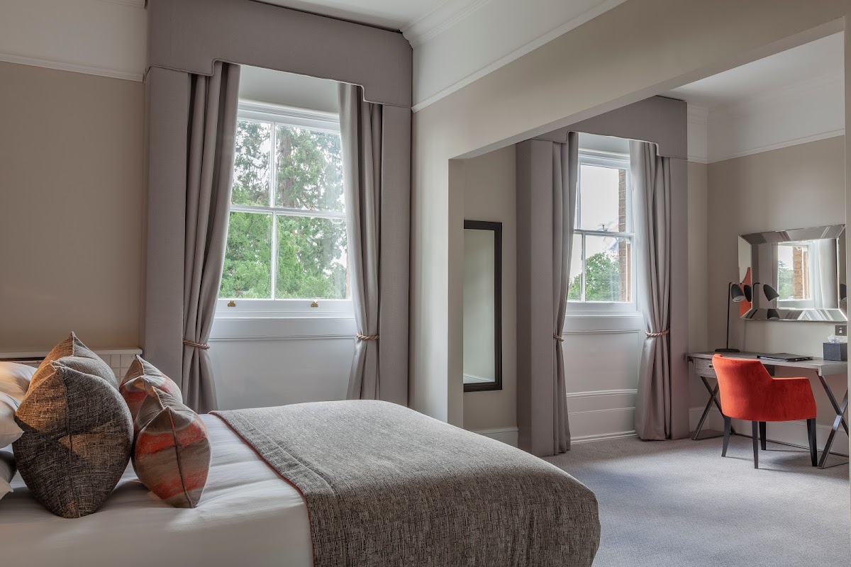 Oatlands Park Hotel photo 2