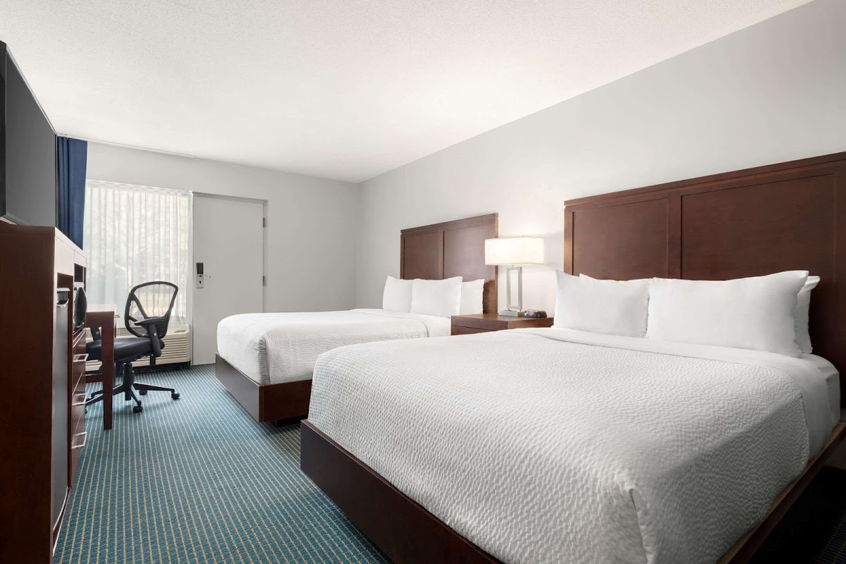 Days Inn by Wyndham Sarnia Harbourfront photo 2