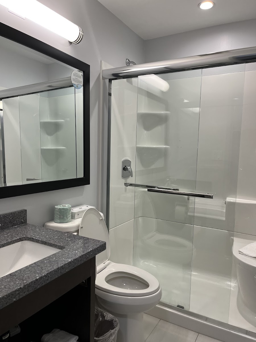 Days Inn by Wyndham Sarnia Harbourfront photo 3