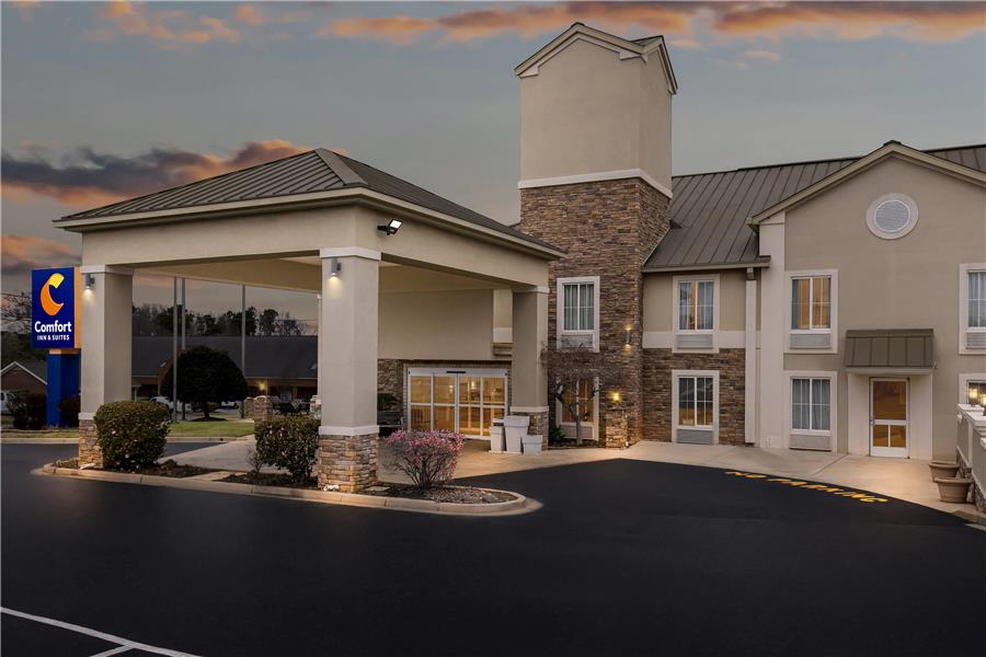 Comfort Inn & Suites Greenwood near University