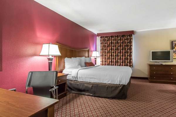 Econo Lodge Inn & Suites Joplin photo 2