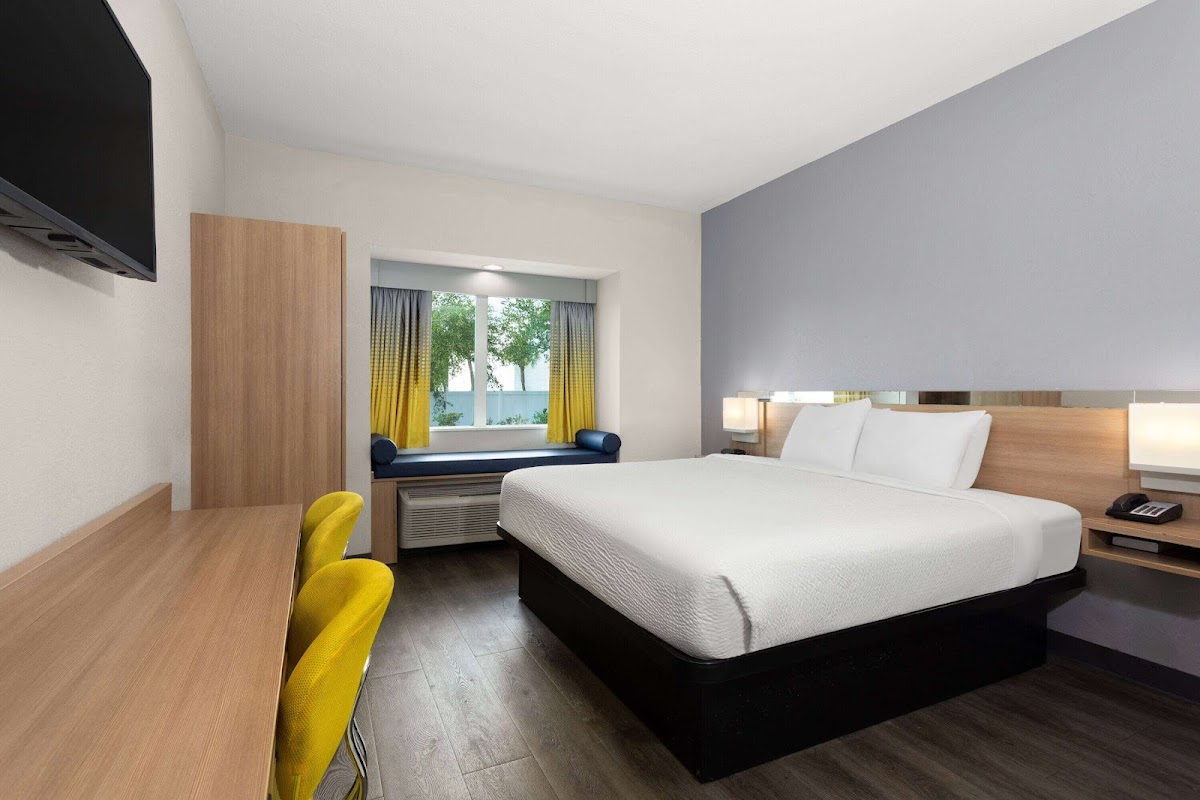Microtel Inn & Suites by Wyndham Panama City photo 2