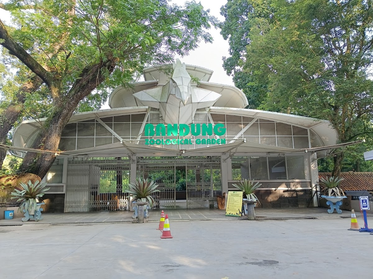 Bandung Zoo (Kebun Binatang Bandung)