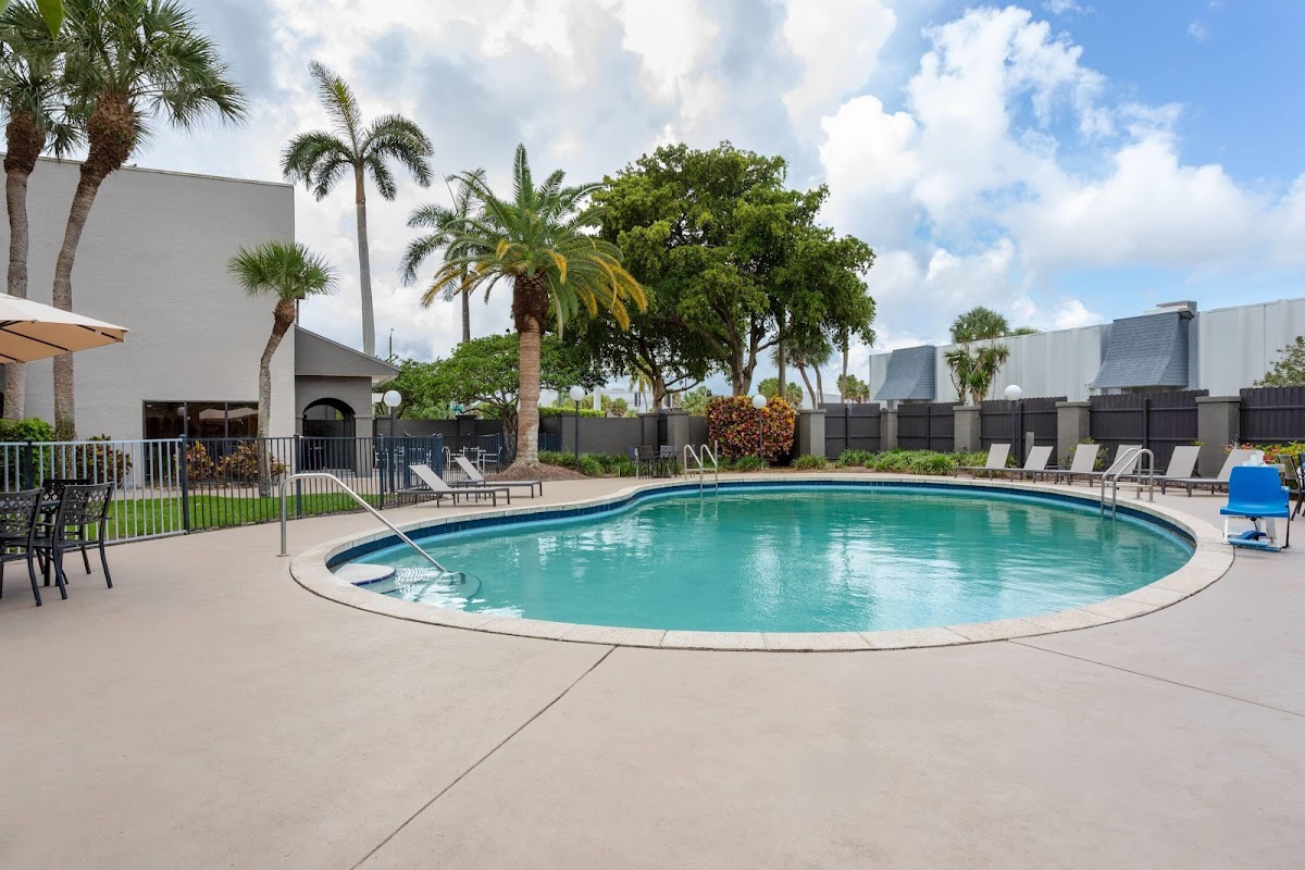 La Quinta Inn & Suites by Wyndham Ft Lauderdale Cypress Cr photo 3