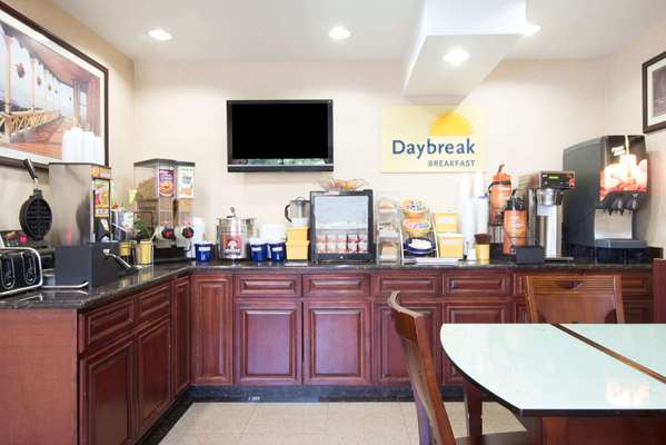 Days Inn by Wyndham Long Island/Copiague photo 3