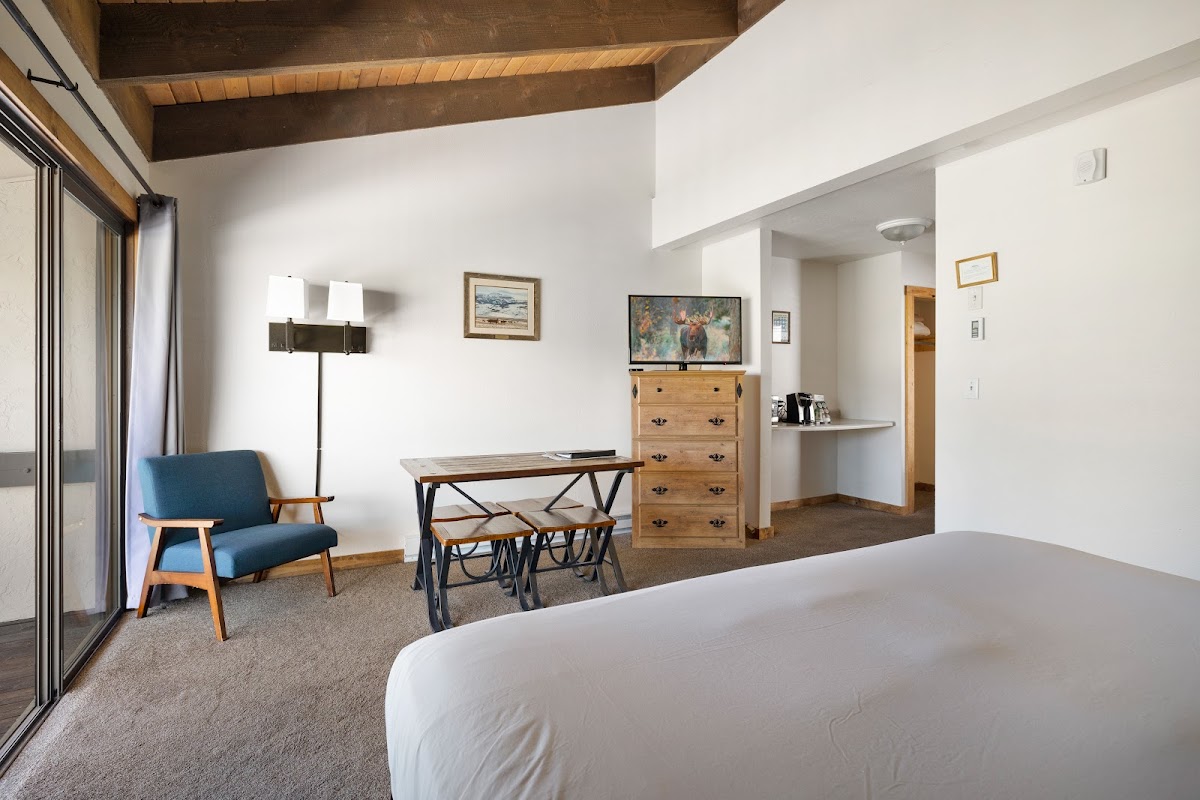 Elk Refuge Inn photo 2