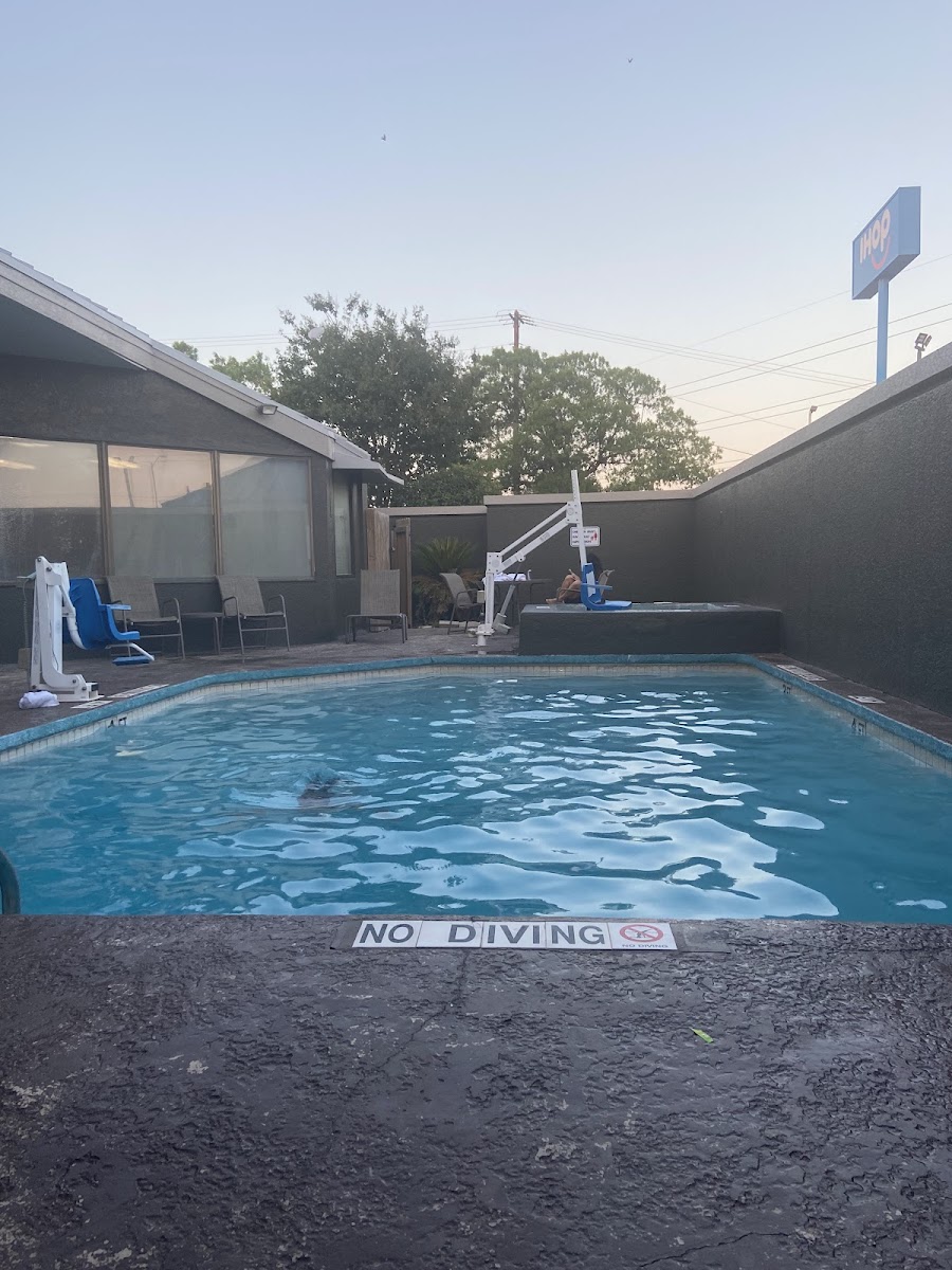 La Quinta Inn & Suites by Wyndham Round Rock North photo 3