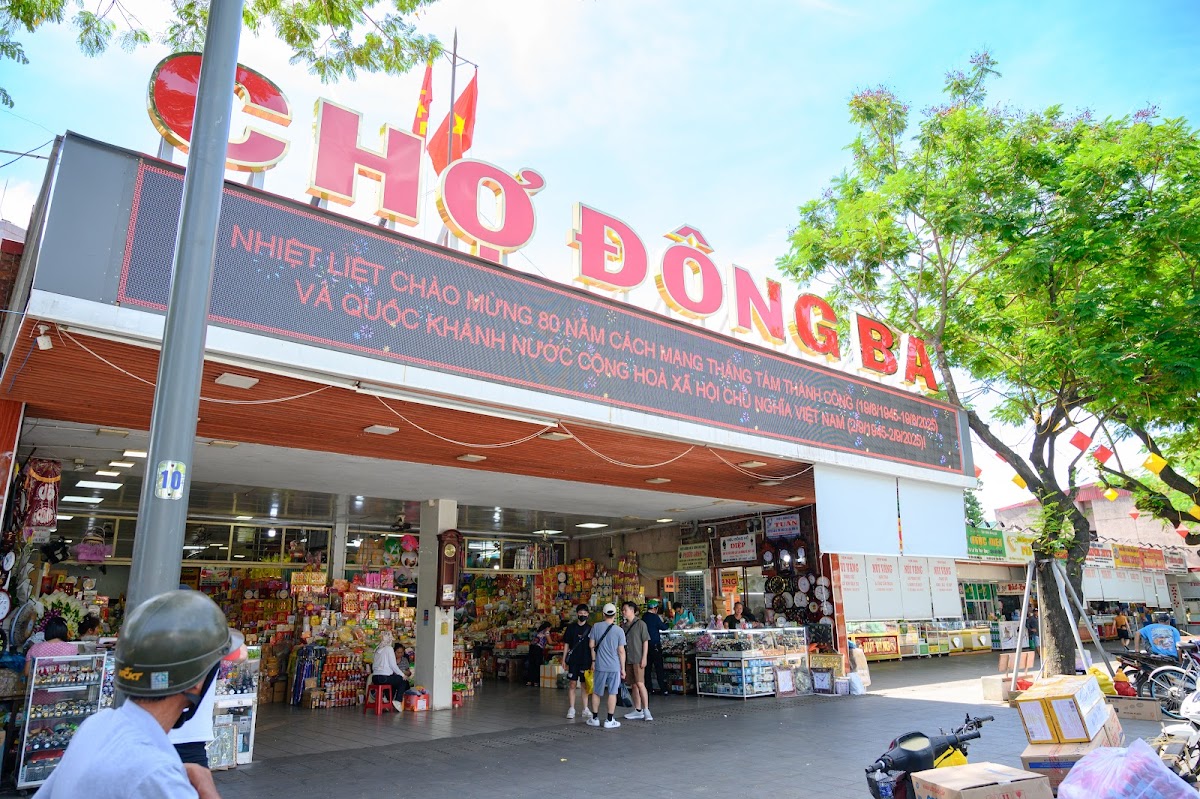 Dong Ba Market