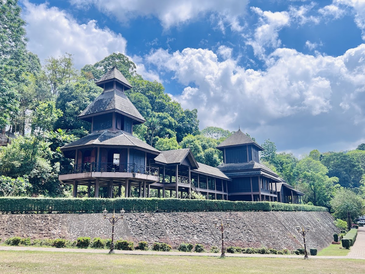 Rattana Rangsarn Palace