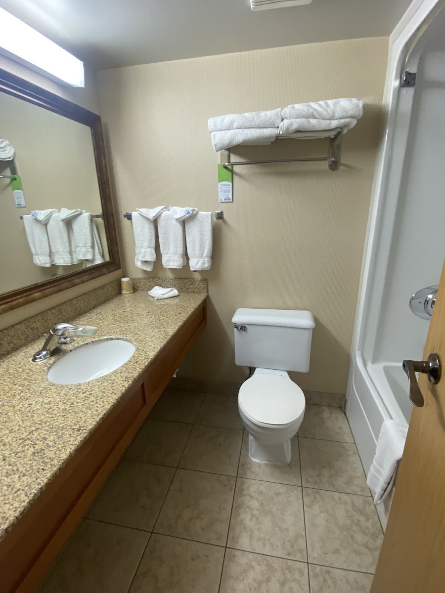 Days Inn by Wyndham Swift Current photo 2
