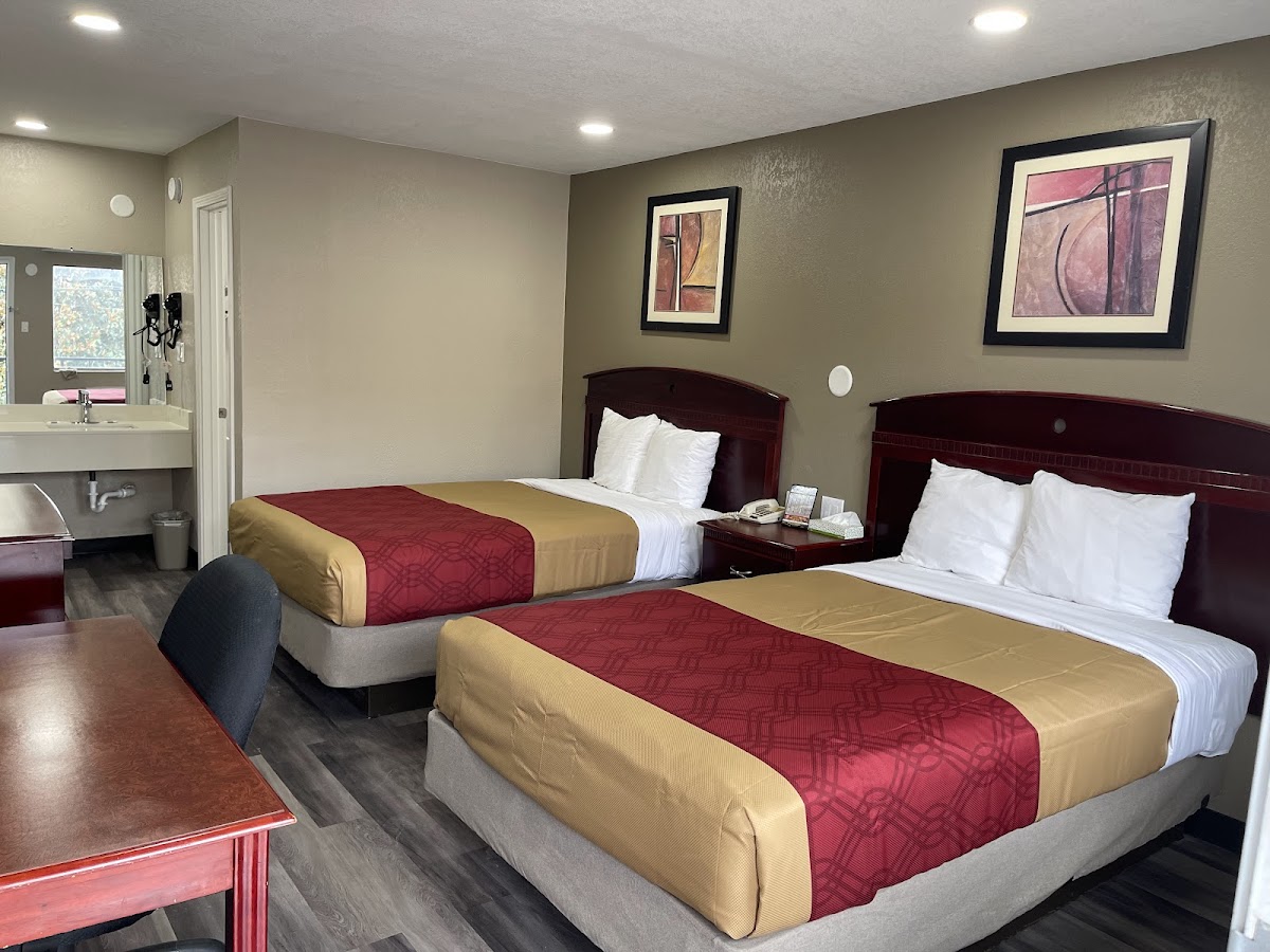Econo Lodge Waco North I-35 photo 2