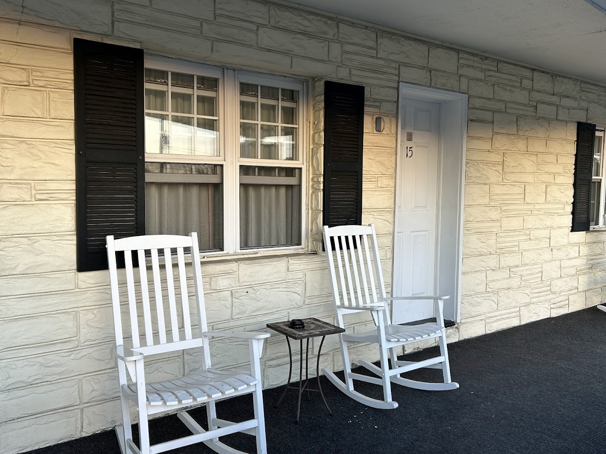 Longhouse Lodge Motel & Manor photo 2