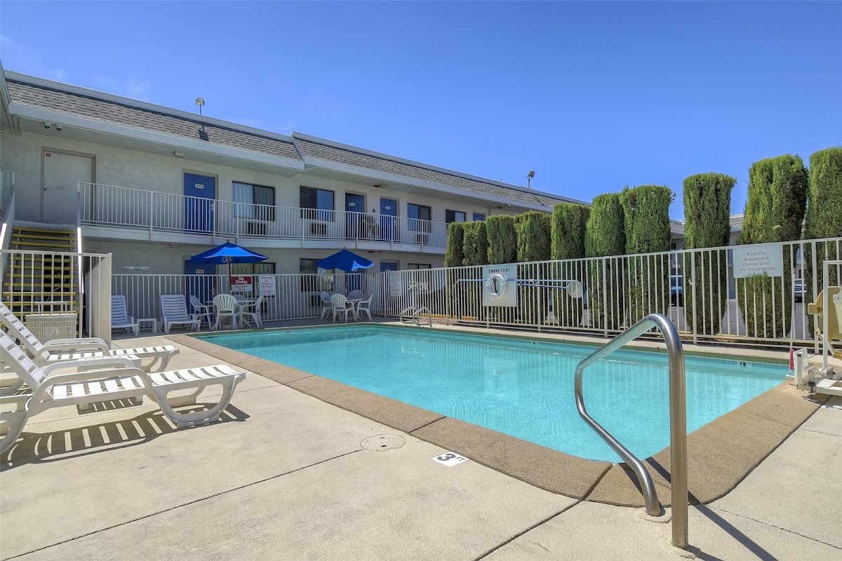 Motel 6 Las Vegas, NV - I-15 Stadium photo 3