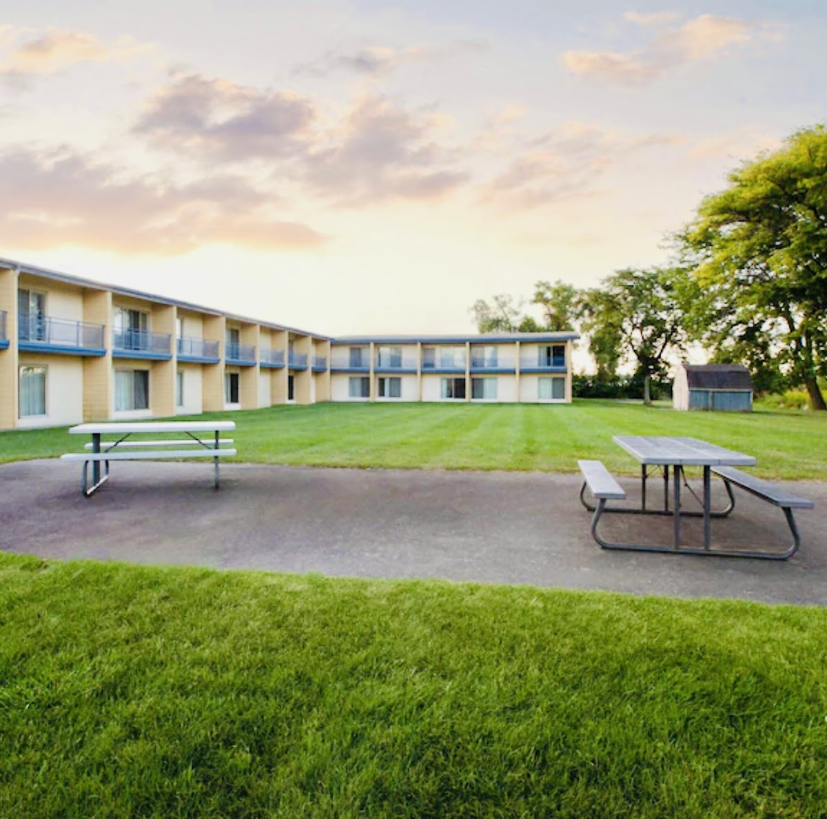 Baymont by Wyndham Bay City photo 2