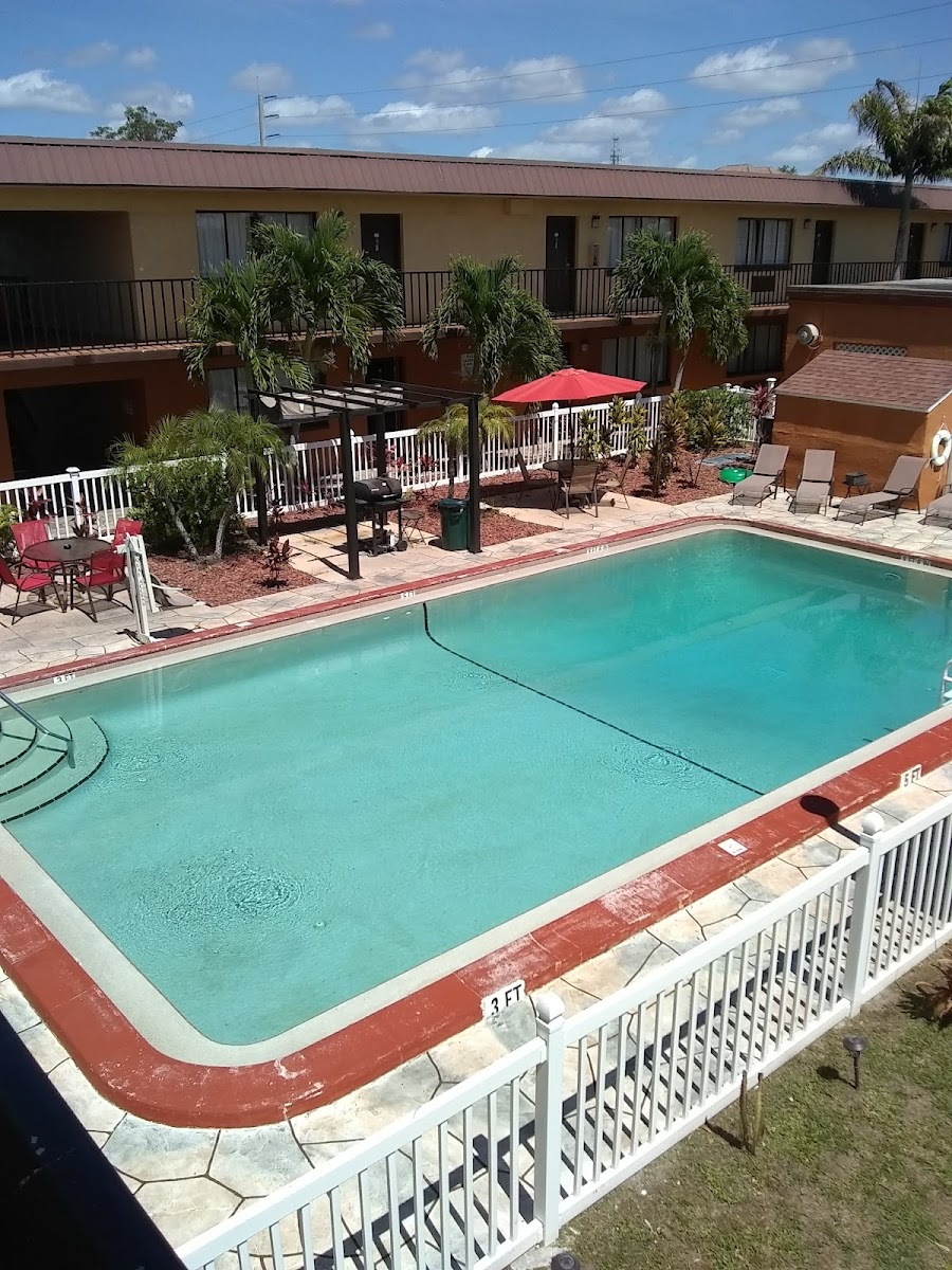 Americas Best Value Inn & Suites North Port photo 3