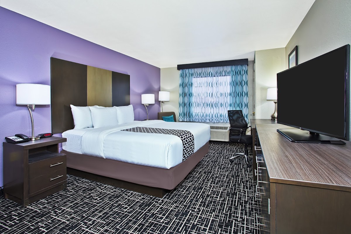 La Quinta Inn & Suites by Wyndham Fairborn Wright-Patterson photo 2