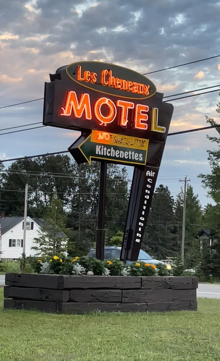Les Cheneaux Motel