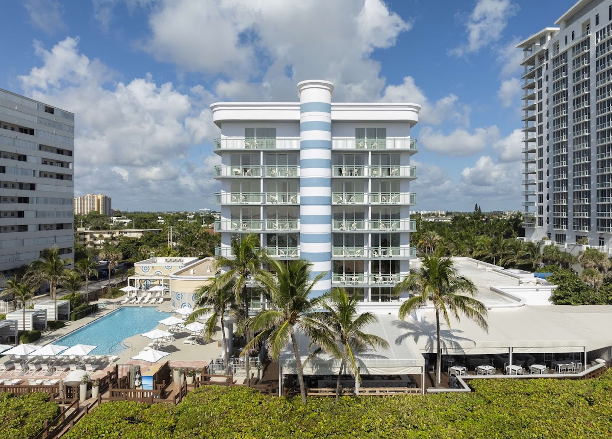The Singer Oceanfront Resort, Curio Collection by Hilton