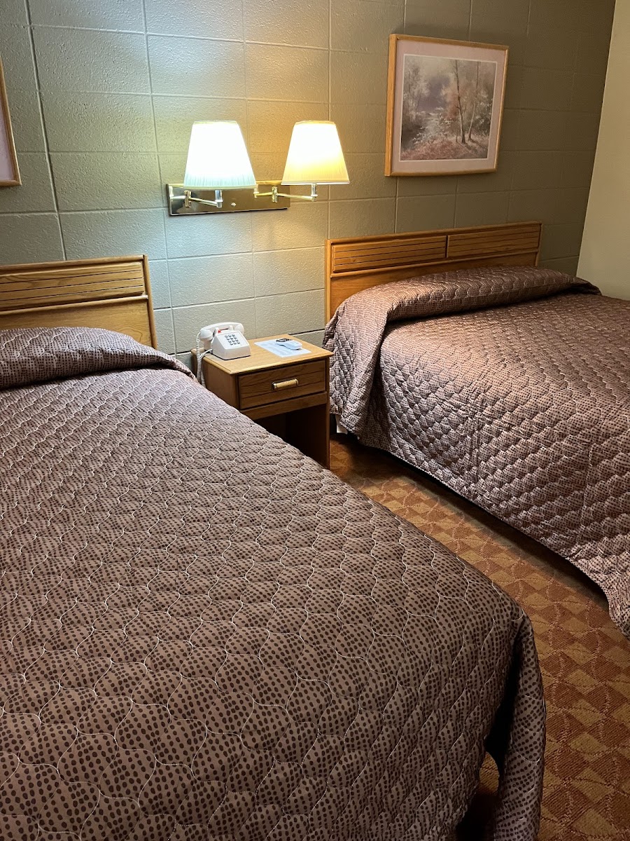 Chalet Inn photo 2