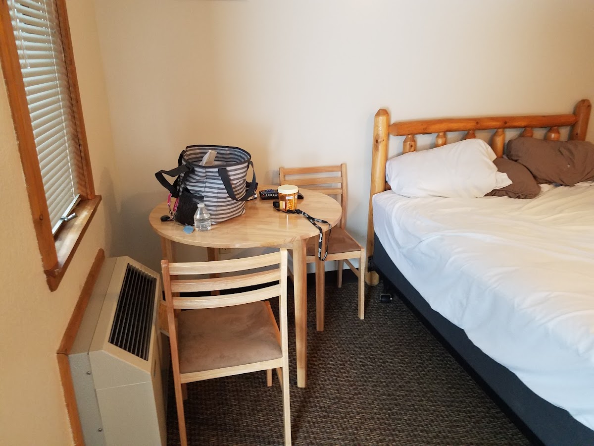 Leota Lodge Motel photo 2