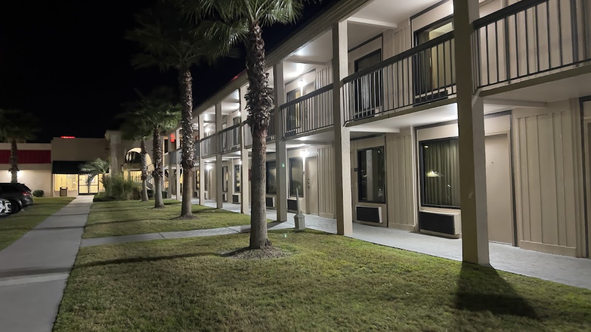 Ramada by Wyndham Savannah Gateway photo 2