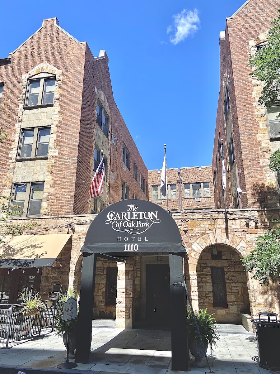 The Carleton of Oak Park Hotel