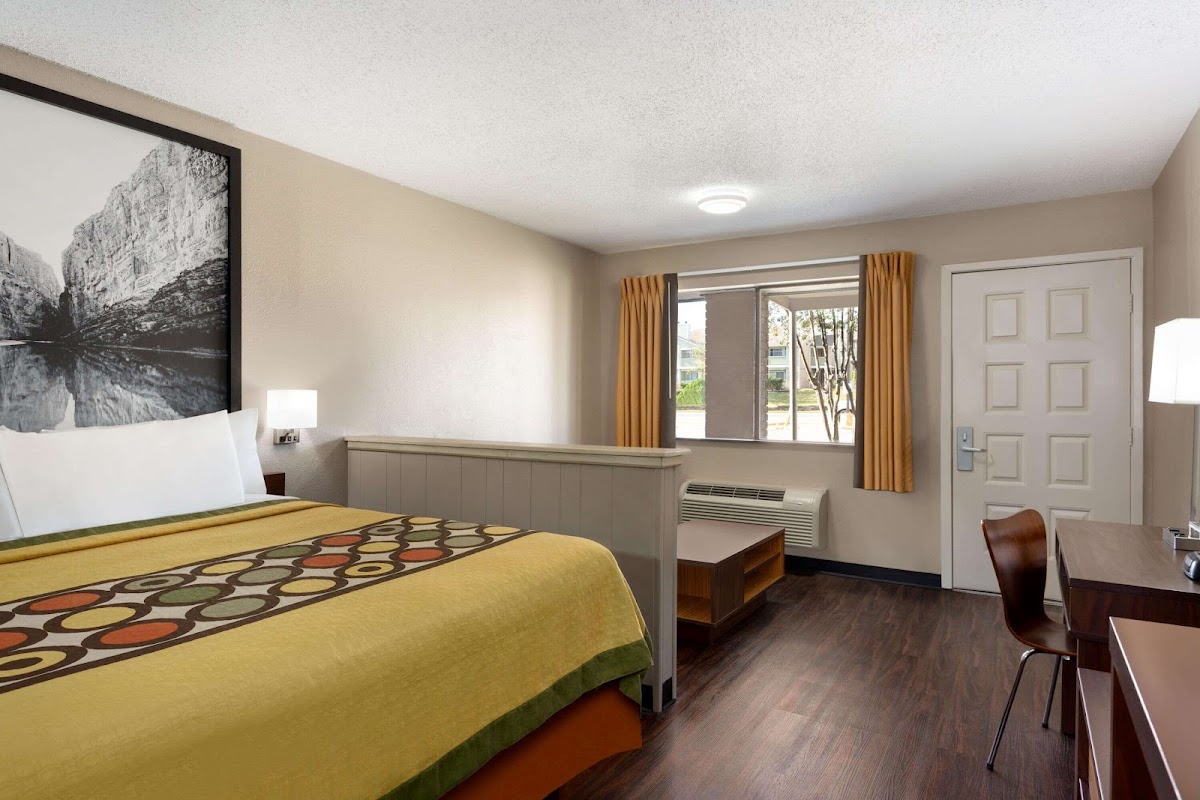 Super 8 by Wyndham Universal City photo 3